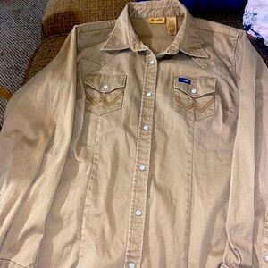 Wrangler woman’s button down Large